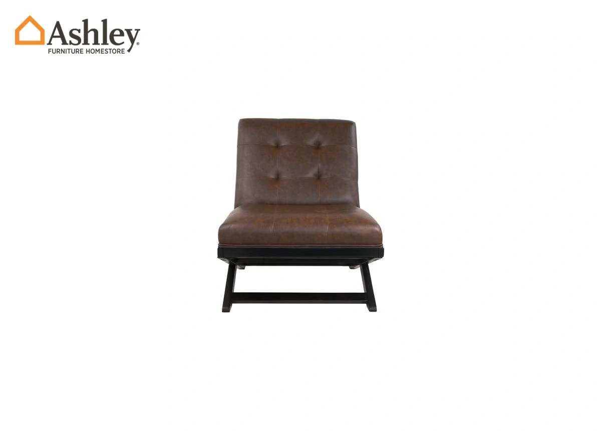 كرسي استقبال سايدويندر بتصميم انتقالي، بلون بني، بدون أيدي، بظهر ومقعد من الجلد عالي الجودة وأرجل معدنية متينة.