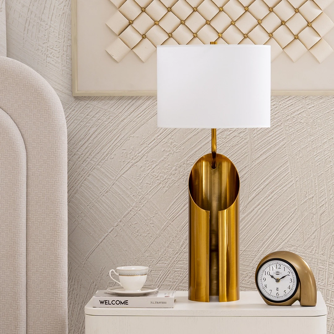 OAKLYNN TABLE LAMP WHITE AND GOLD