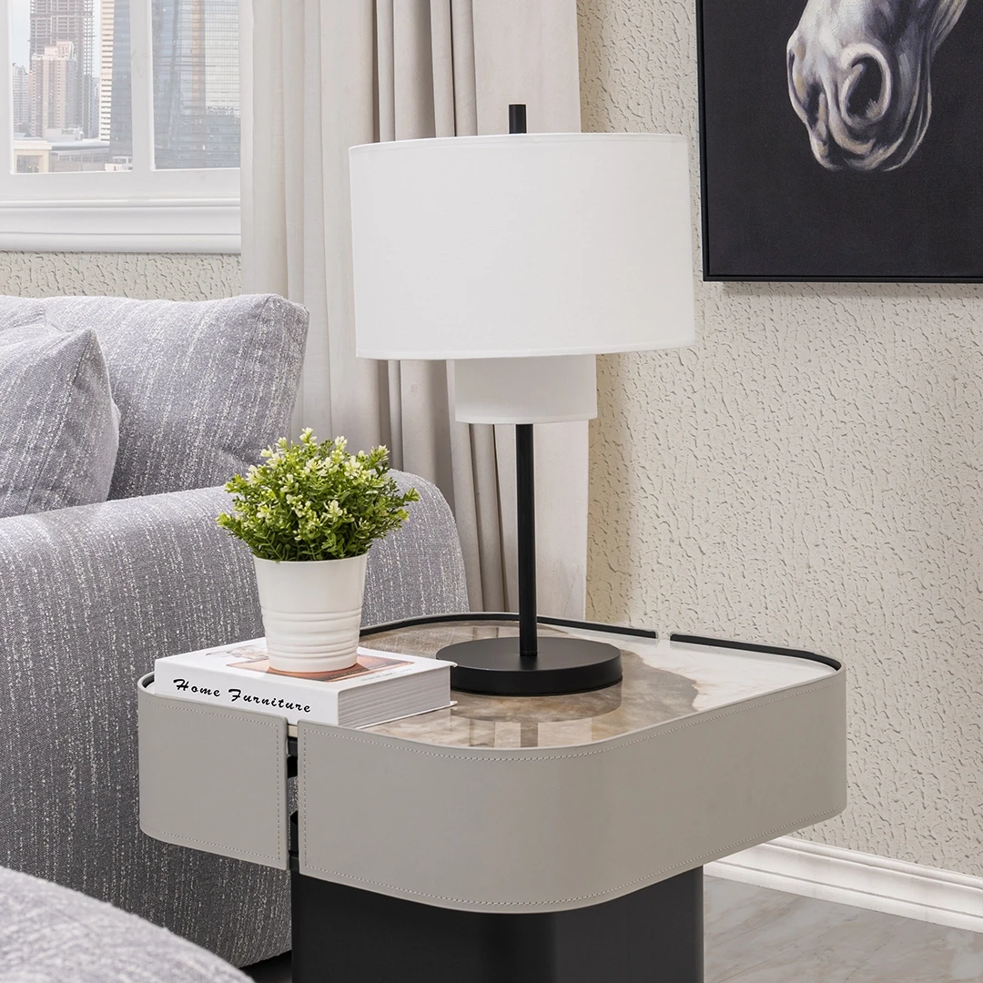 DESHAWN TABLE LAMP WHITE AND BLACK
