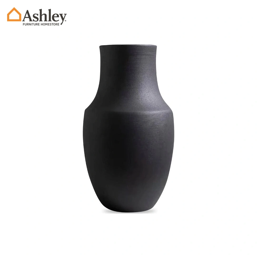 MINKHAUNG VASE MADE FROM CERAMIC