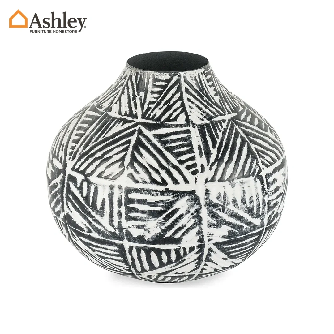 AMERY VASE MADE FROM METAL