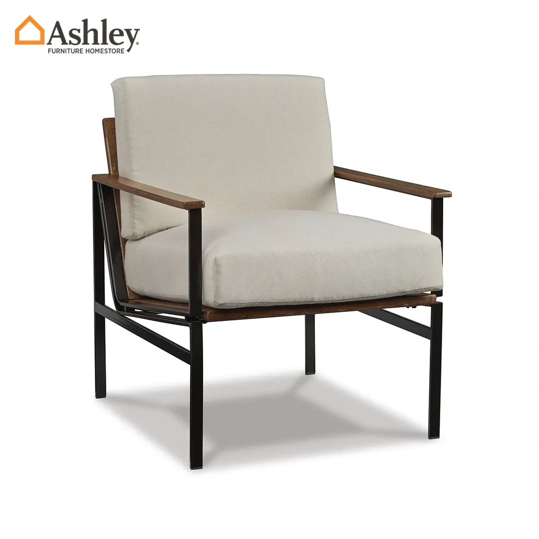 كرسي تيلدن انتقالي باللون البيج والبني، مصنوع من خشب صلب وأرجل معدنية وتنجيد مزرر (كابتونيه) لغرف الاستقبال.