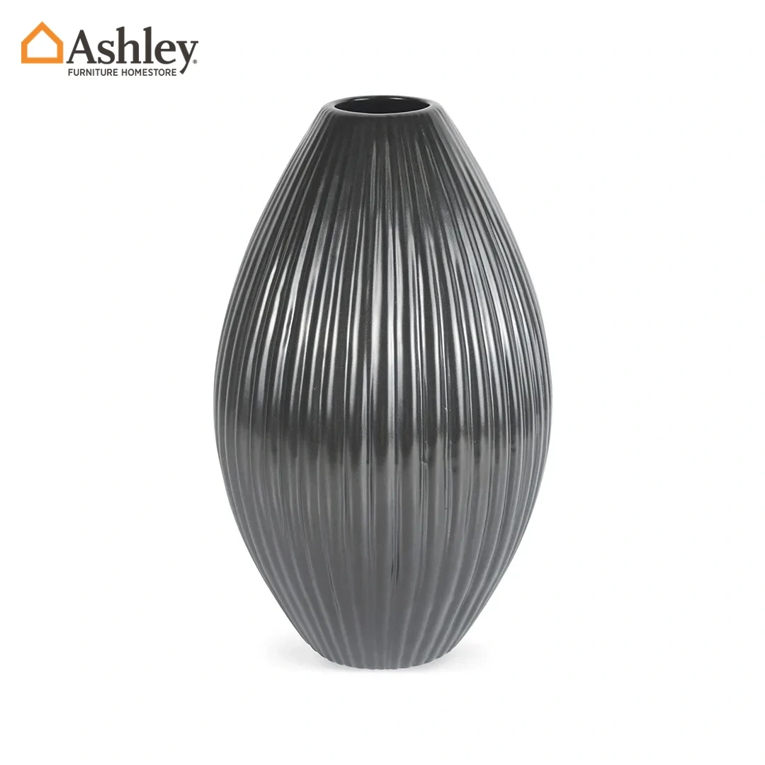 CURAA VASE MADE FROM CERAMIC