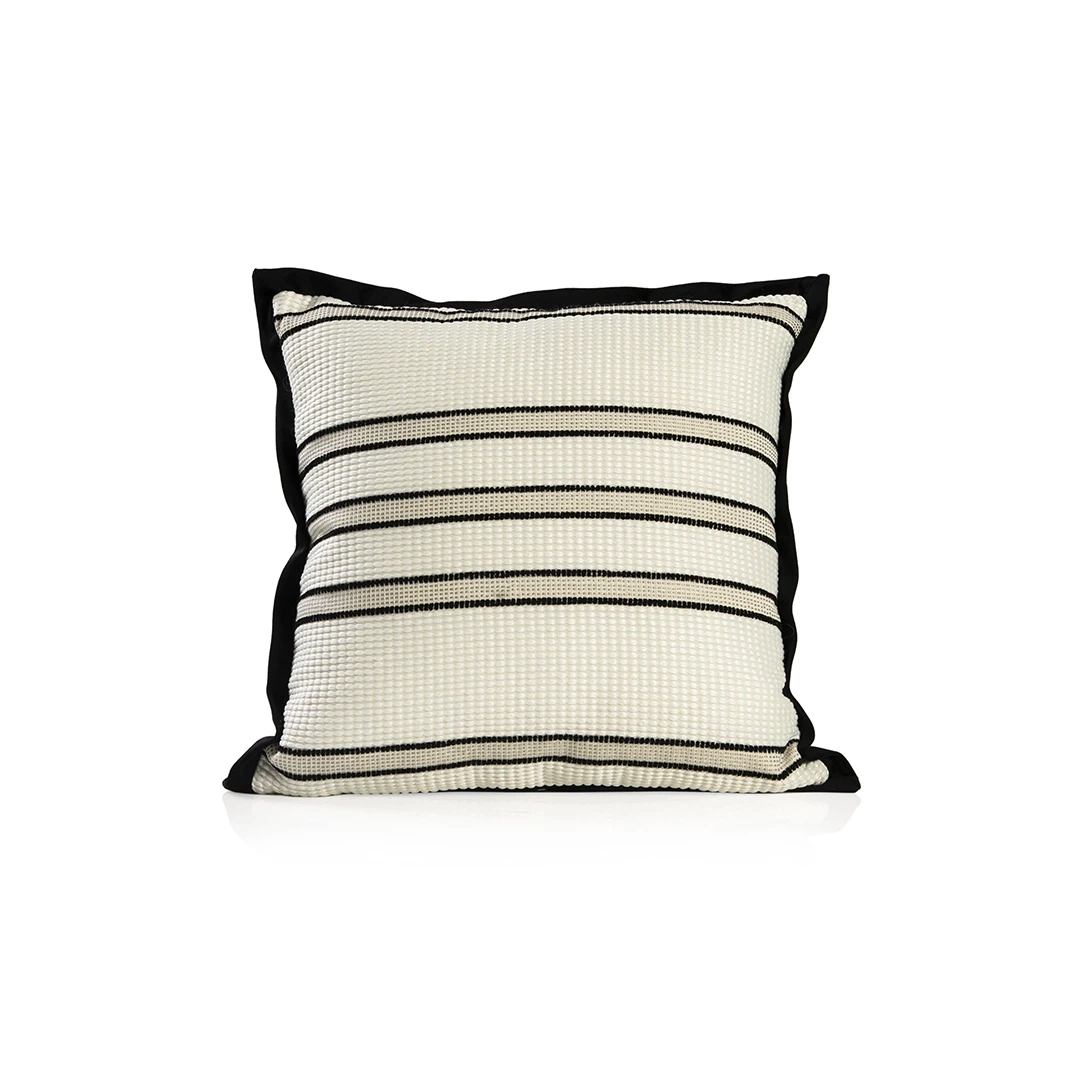 CUSHION BLACK AND WHITE