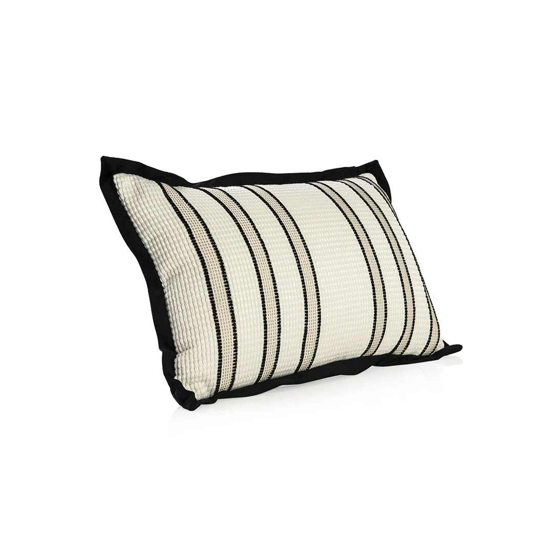 CUSHION BLACK AND WHITE